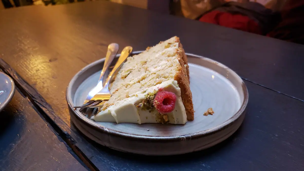 Cake Box – eggless cake shop in Dartford town centre